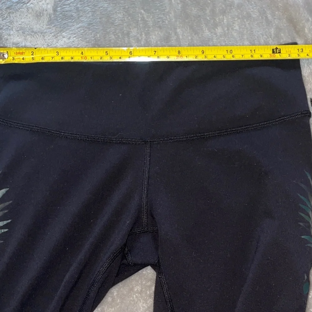 Lululemon Full Length Black Pineapple Side Print Leggings Women’s Size 4